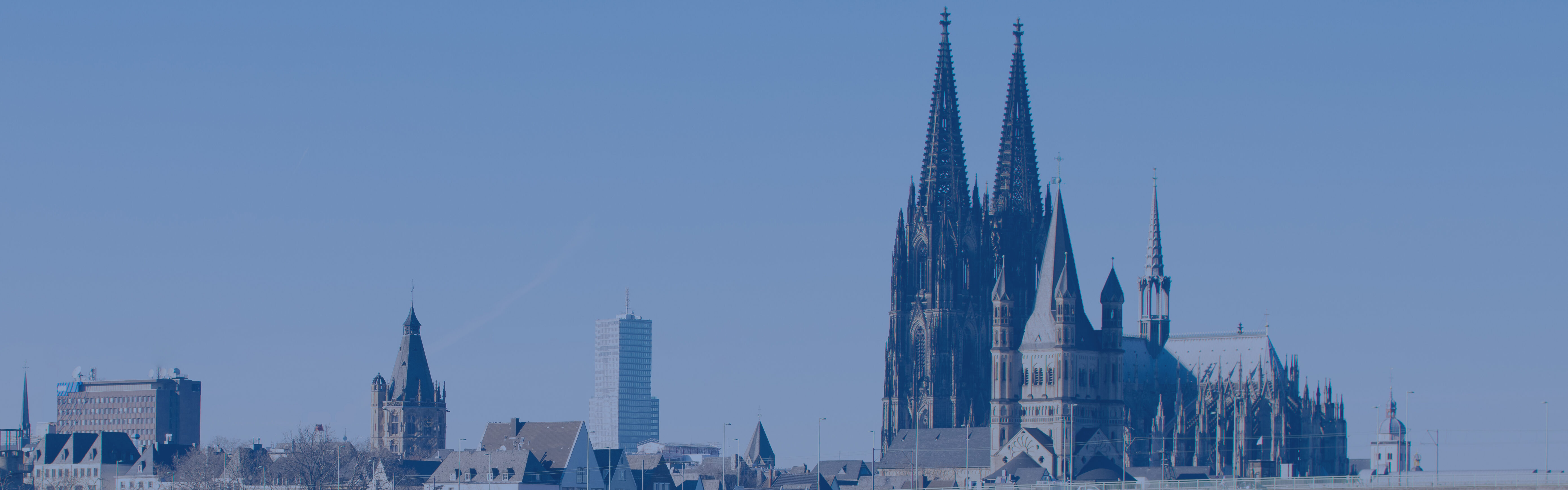 Köln Skyline mit dem Kölner Dom und dem Fernsehturm
